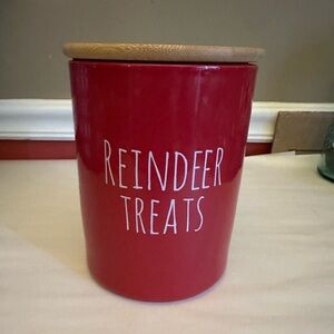 Reindeer treats Christmas canister